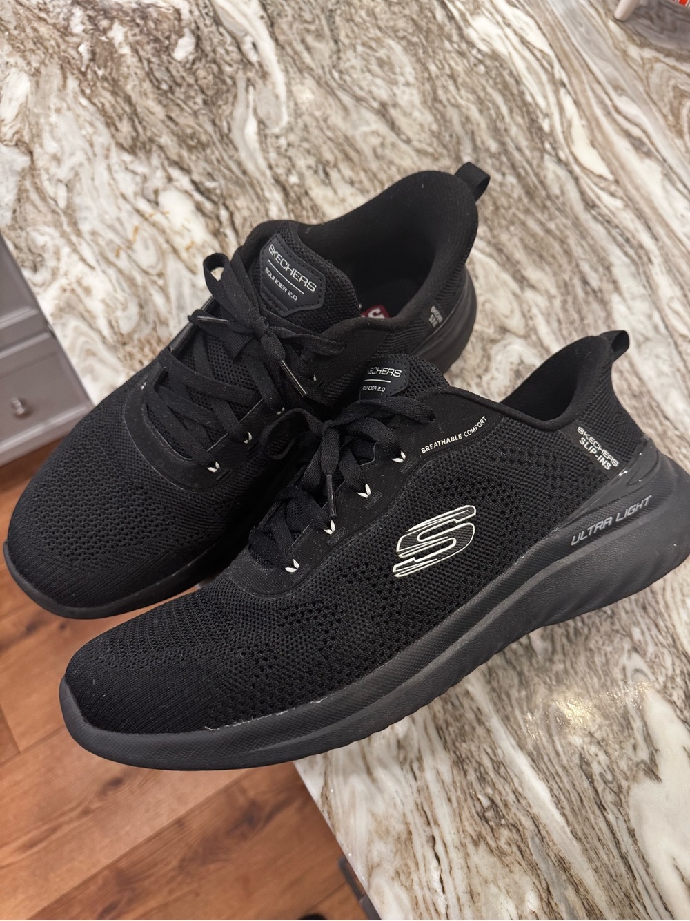 Skechers Men’s Black Ultra Light Athletic Sneakers